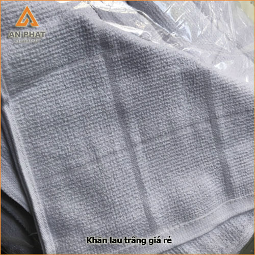 Khăn lau trắng giá rẻ được sử dụng trong công nghiệp và đời sống